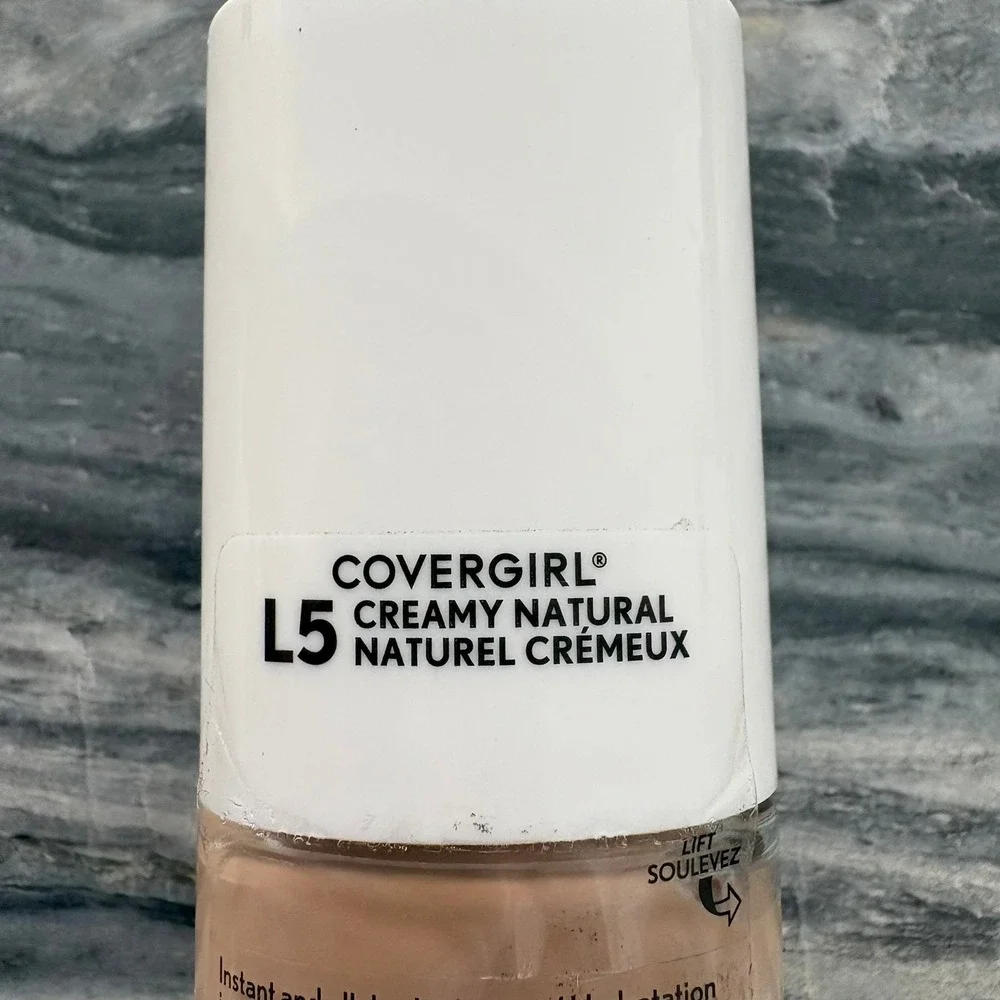 Covergirl TruBlend Hydrating Foundation L5 Creamy Natural 1 fl oz Smoothing